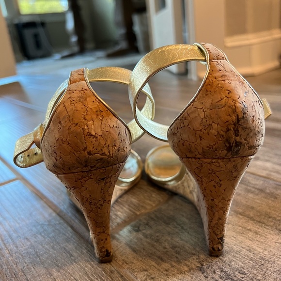 Authentic Gucci wedges size 6B - Picture 4 of 8